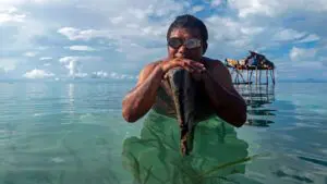 Lidé z mořského národa Bajau vydrží pod vodou až 13 minut. Jejich těla se přizpůsobila životu v moři