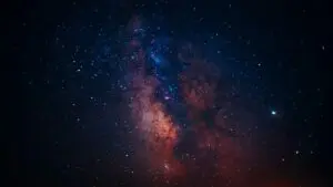 Ve vesmíru se vznáší přírodní cukr. Může vysvětlit, jak na Zemi vznikl život