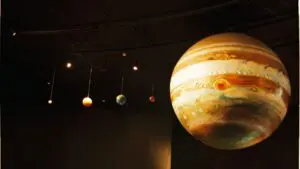Jupiter páchne jako zkažená vejce a pot. Vědci popsali plyny v jeho atmosféře