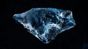 Vědcům se podařilo vyrobit elektřinu z diamantu. Mohla by se uplatnit v lékařství