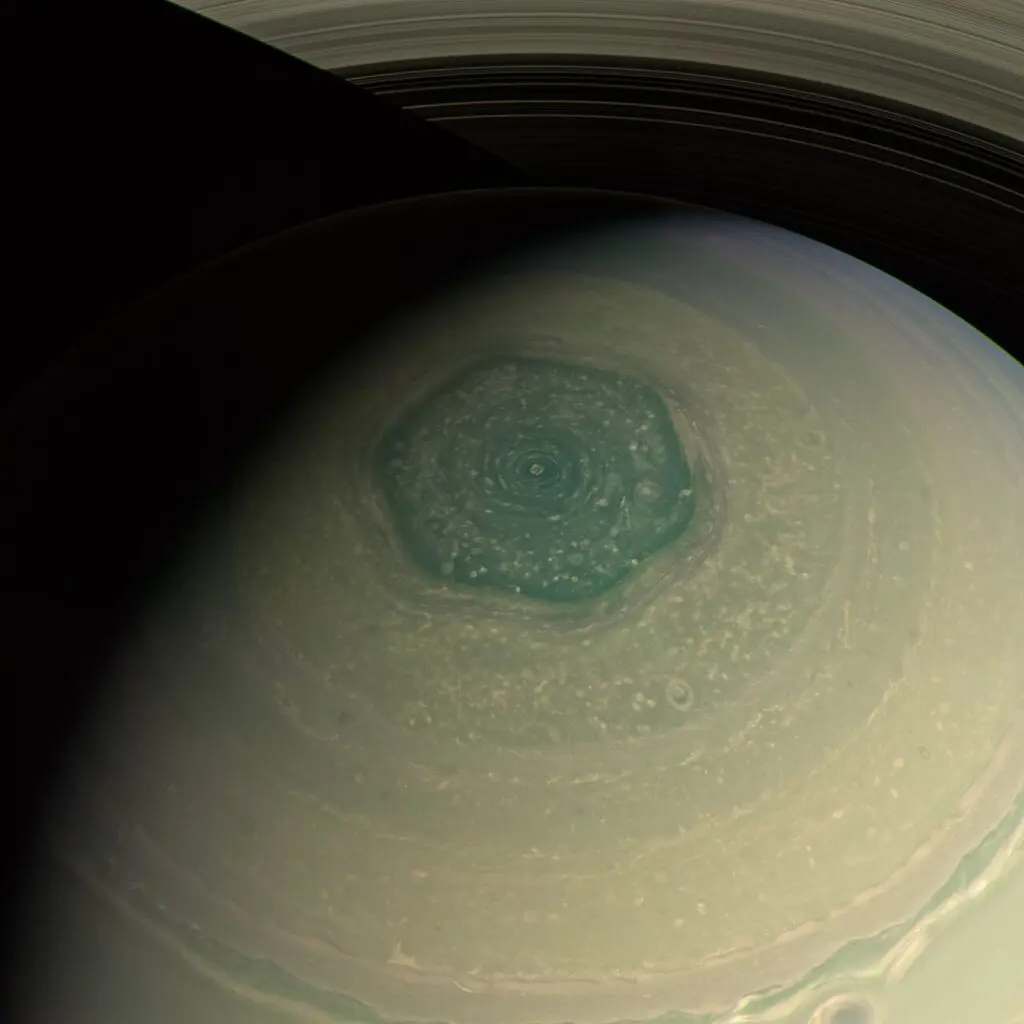 Saturnův hexagon