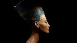 Vědci objevili tajnou komoru za zdí Tutanchamonovy hrobky. Doufají, že najdou Nefertiti