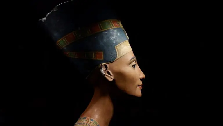 busta královny Nefertiti