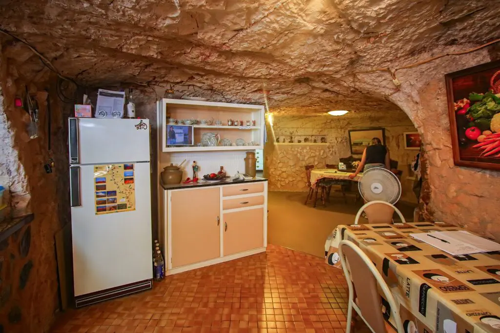 Interiér podzemního domu v Coober Pedy