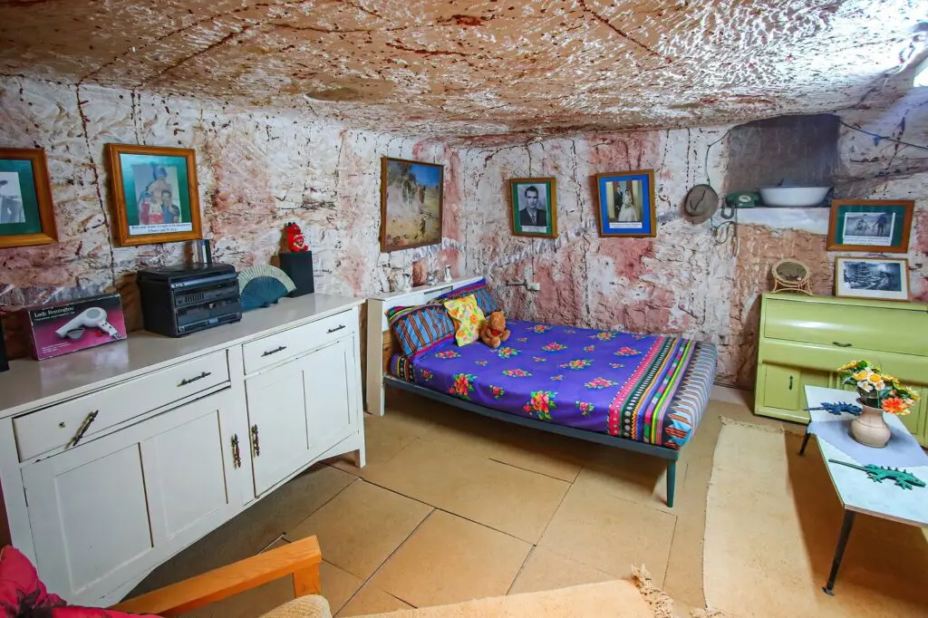 Interiér podzemního domu v Coober Pedy