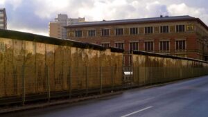 Jedné noci zmizela cesta do práce. Před 65 lety Berlín rozdělil ostnatý drát