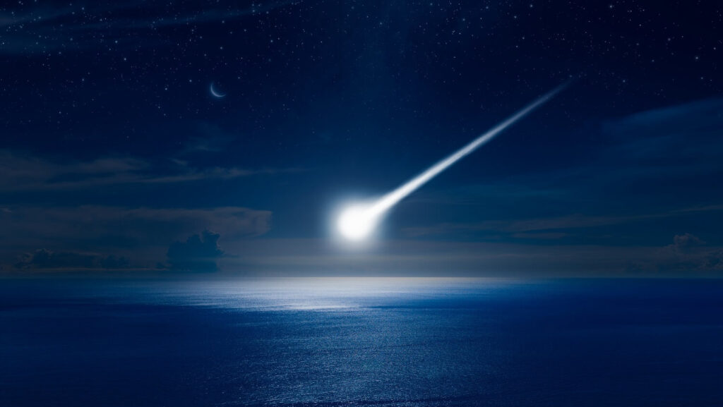 Asteroid letí k mořské hladině